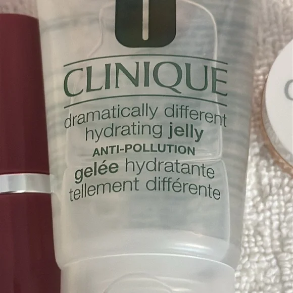 Clinique Skincare and Makeup Collection with Vibrant Pouch - Picture 4 of 6